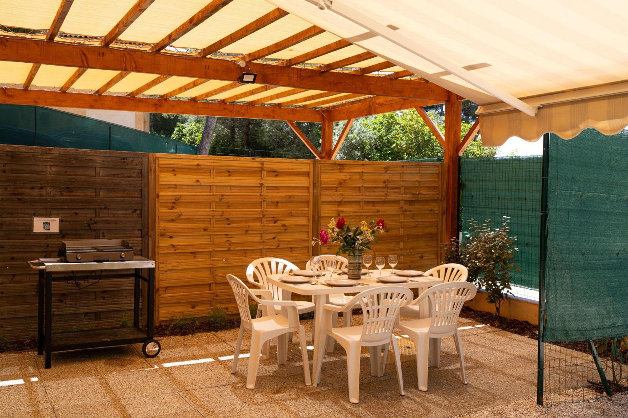 Holiday home Ecureuil Et Pinede *